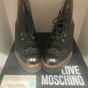 I got these cute Moschinos a couple years ago 💗.  They are true to size 39